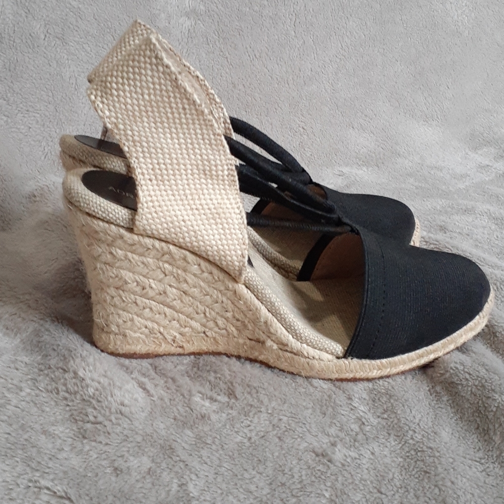Adrienne Vittadini Wedge